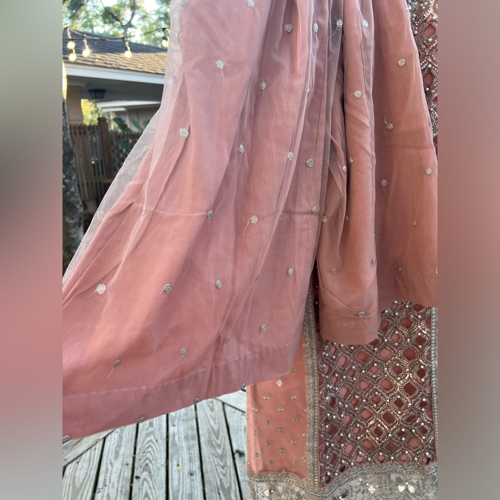 Pakistani outfit - Picture 8 of 11